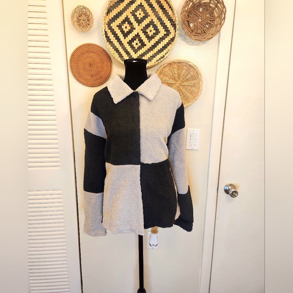 Black And Gray Colorblock Sherpa Jacket - Picture 2 of 7